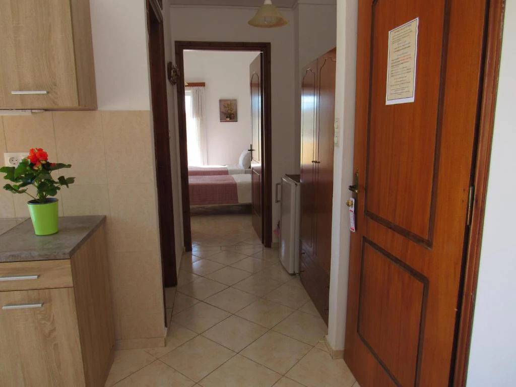 Connecting spaces in the Junior Apartment