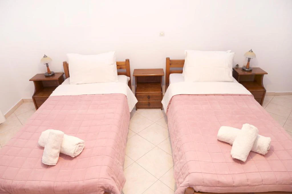Twin beds with pink covers